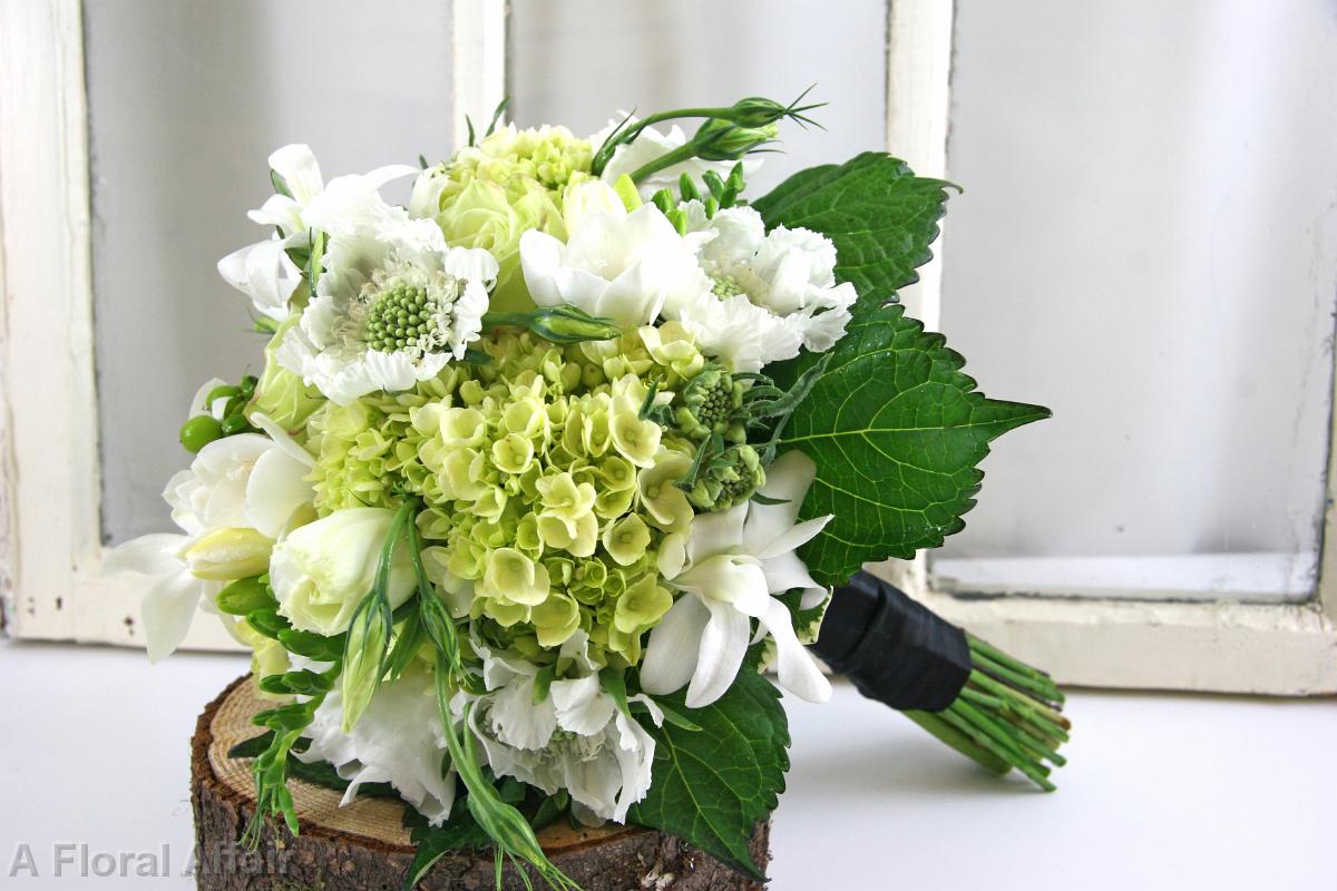 BB0807-Green and White Garden Bouquet