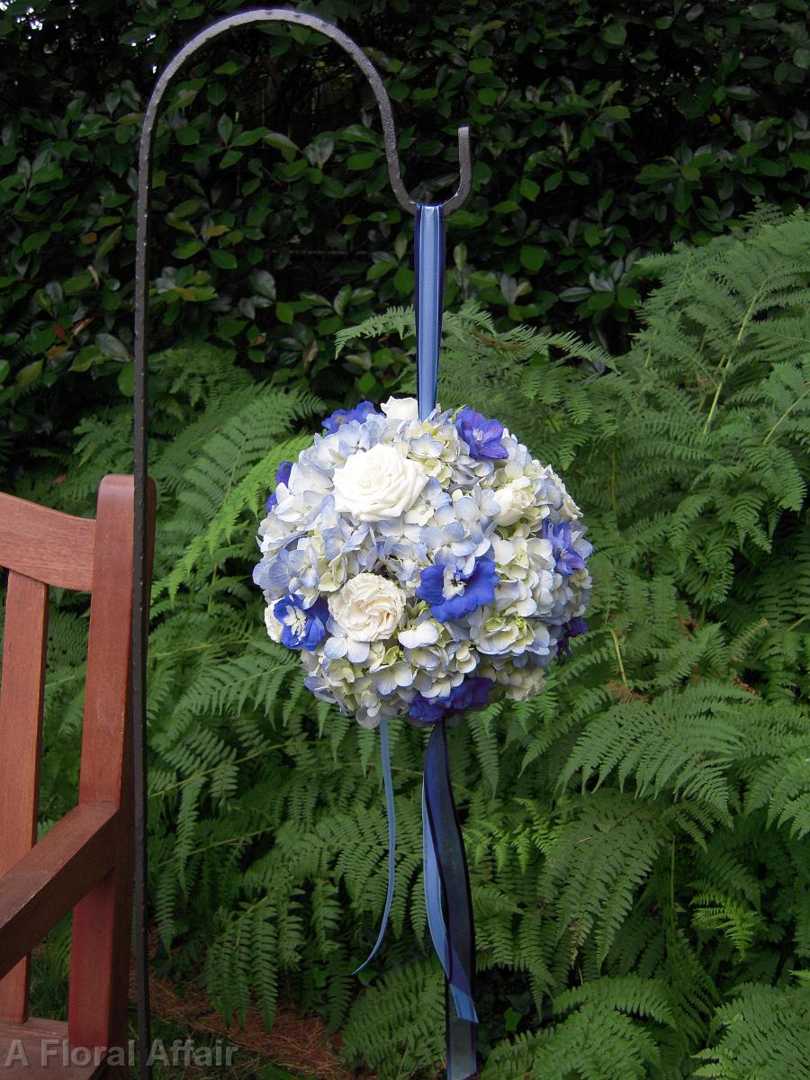 AM0344-Blue and White Aisle Pomander