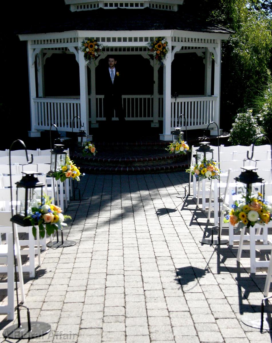 AM0618-Rental Aisle Lantern and Centerpiece at the Abernethy's Abigails Garden