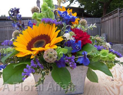 RF0954-Garden, Yellow, Red, Blue, and Green Summer Centerpiece