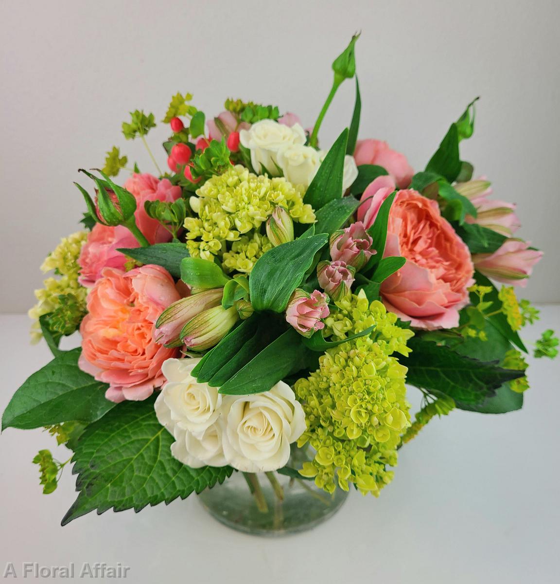 RF1506-Peach, White and Green Centerpiece