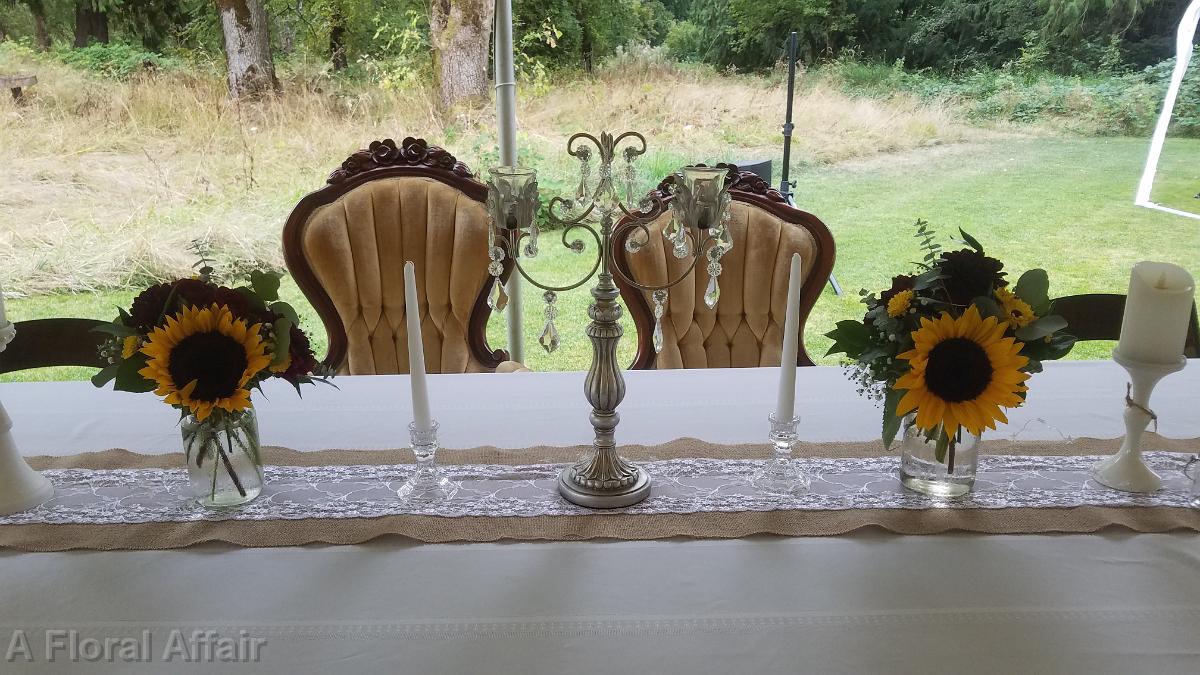 FT0752-Head Table with Small Arrangements